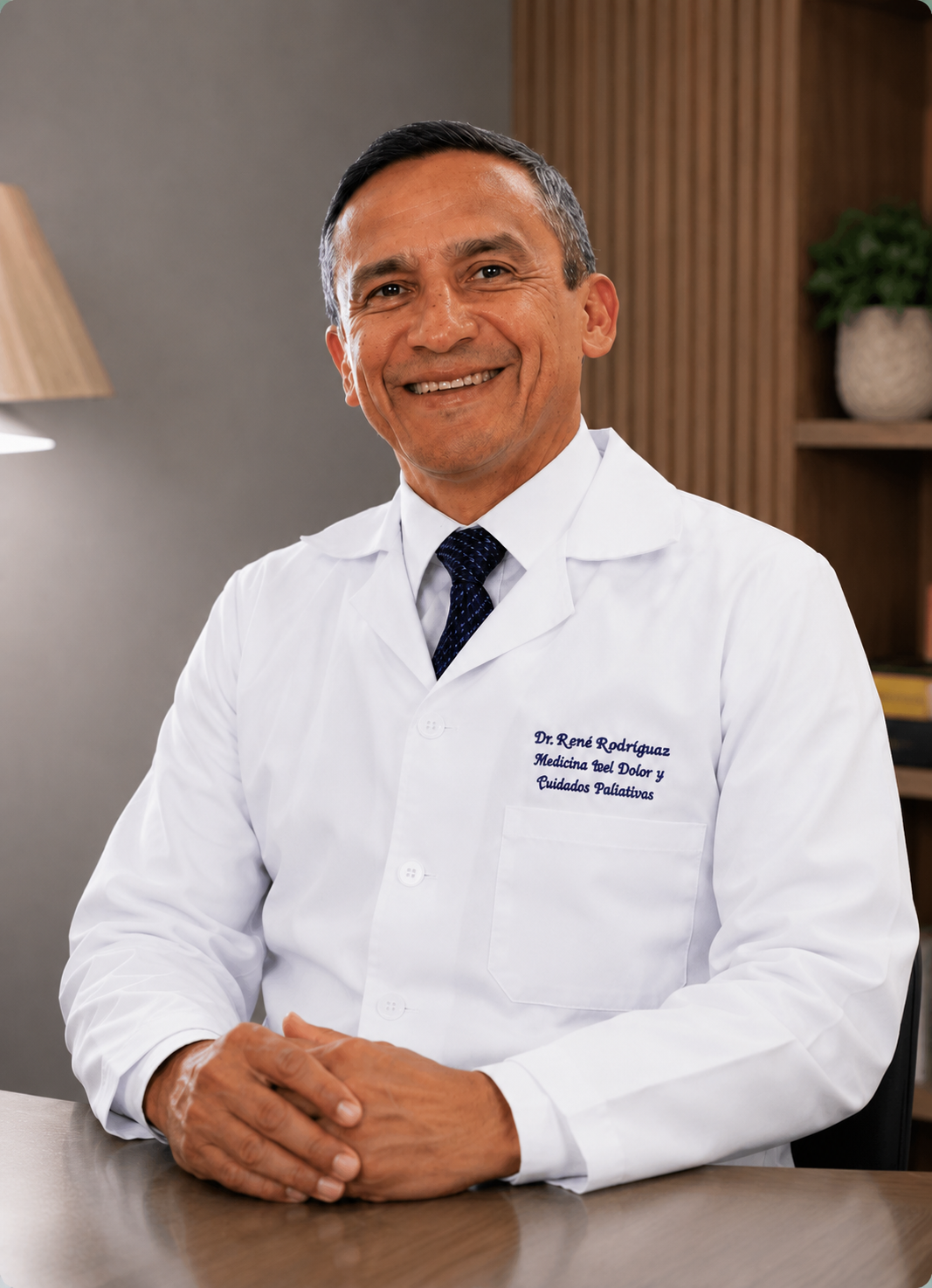 Retrato del Dr. René Rodríguez, especialista en Medicina del Dolor